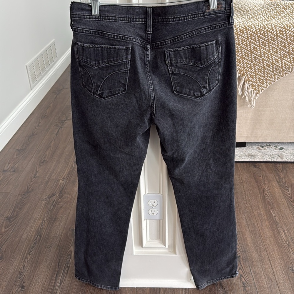 Levis Ladies Vintage 505 straight leg jeans in Faded Black 8 - Picture 5 of 9